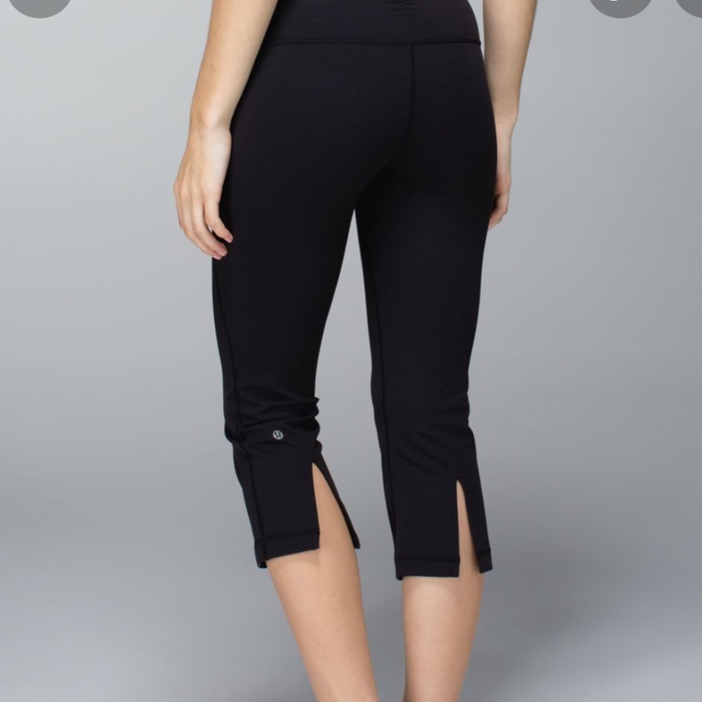 Lululemon Gather and Crow Crop